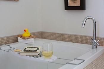 Away In The County Bed And Breakfast Cherry Valley Exteriör bild